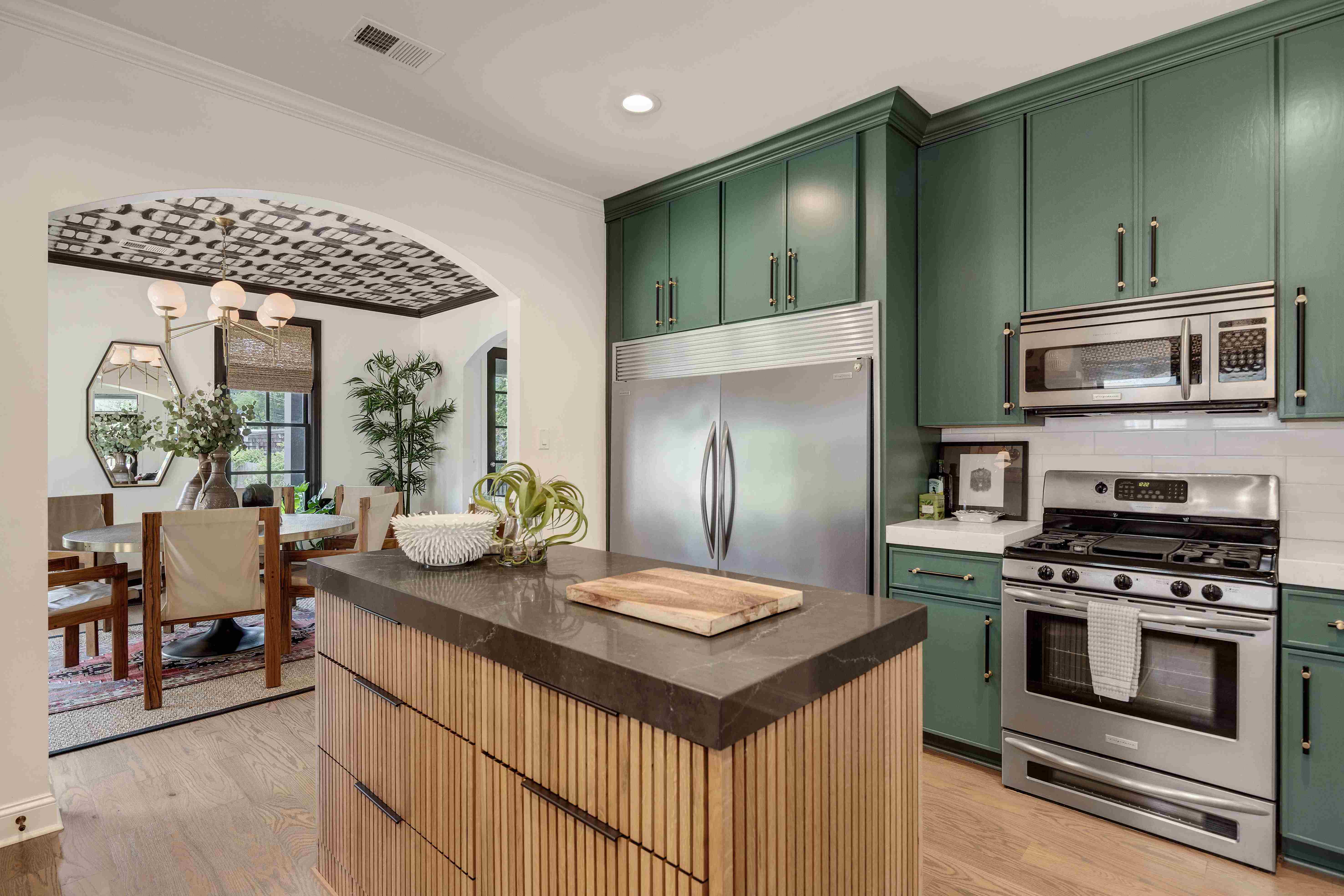 20 Inspirasi Warna Cat Dapur yang Cerah Bikin Suasana Masak Makin Happy!