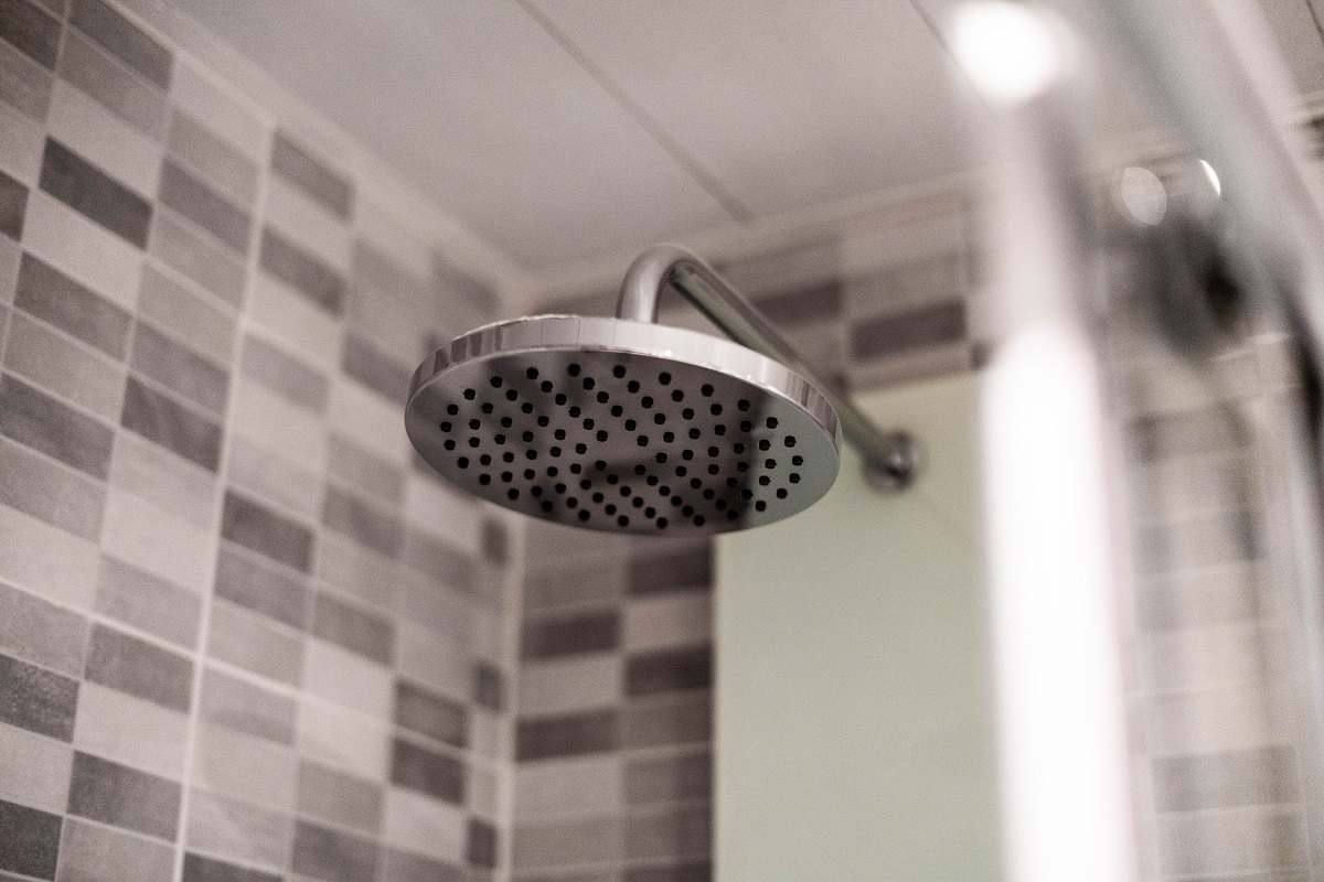 4 Pilihan Shower Valpra: Solusi Mandi Nyaman, Mewah & Tahan Lama
