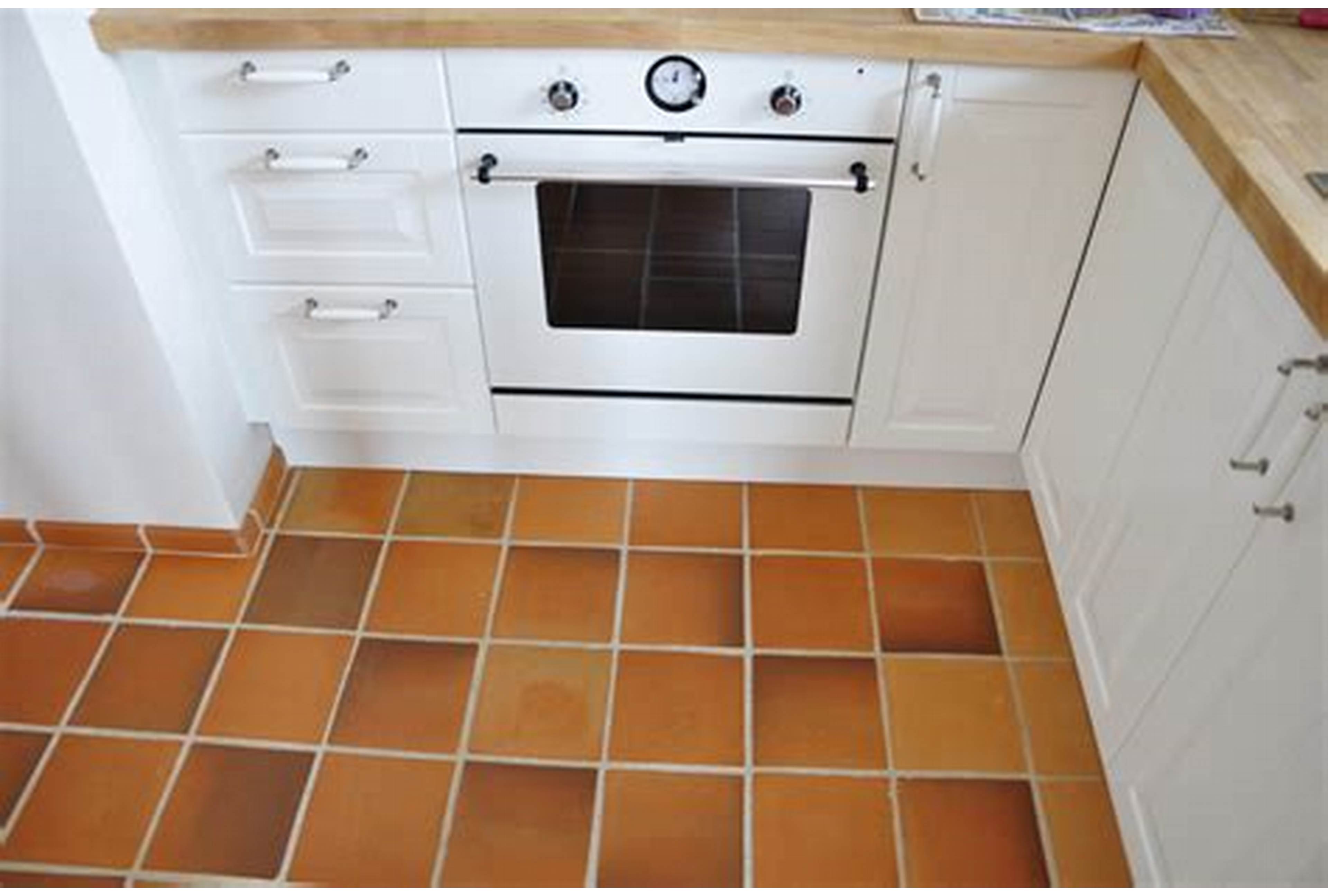 7 Inspirasi Keramik Meja Dapur (Agar Lebih Personal, Hangat, dan Fungsional)