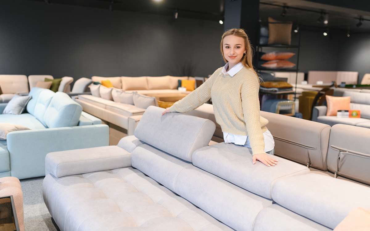 7 Model Sofa Ruang Tamu Minimalis Terbaru 2025: Simpel, Modern, dan Nyaman!