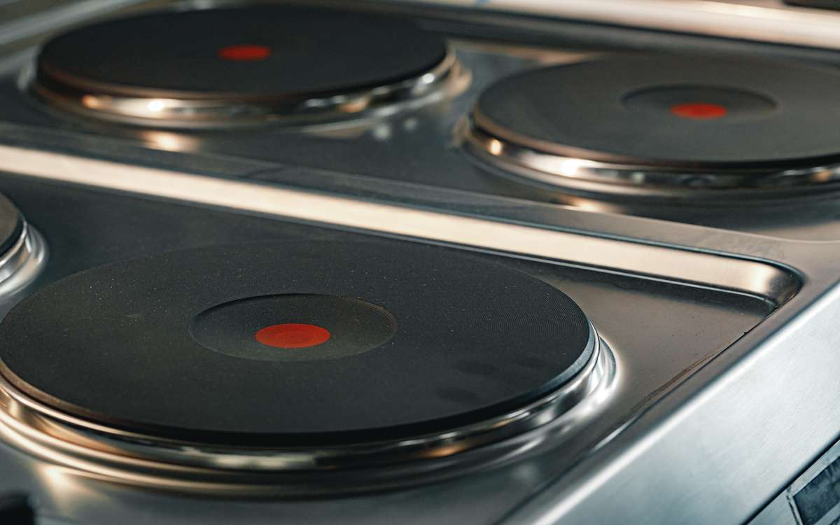 7 Rekomendasi Kompor Listrik Mini Serbaguna yang Praktis dan Efisien