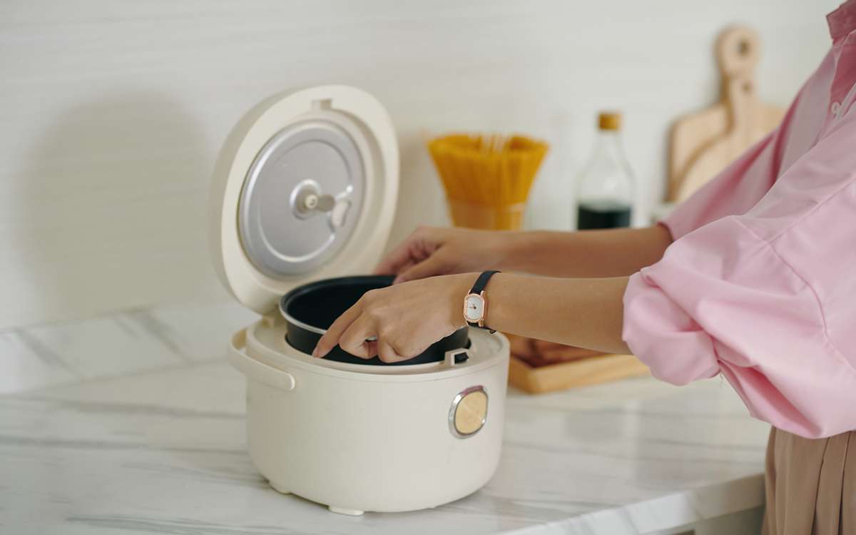 Bingung Pilih? Ini 5 Perbedaan Rice Cooker dan Magic Com yang Harus Kamu Tahu