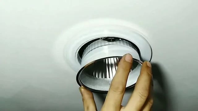 Panduan Mudah Mengganti Lampu Downlight LED di Rumah