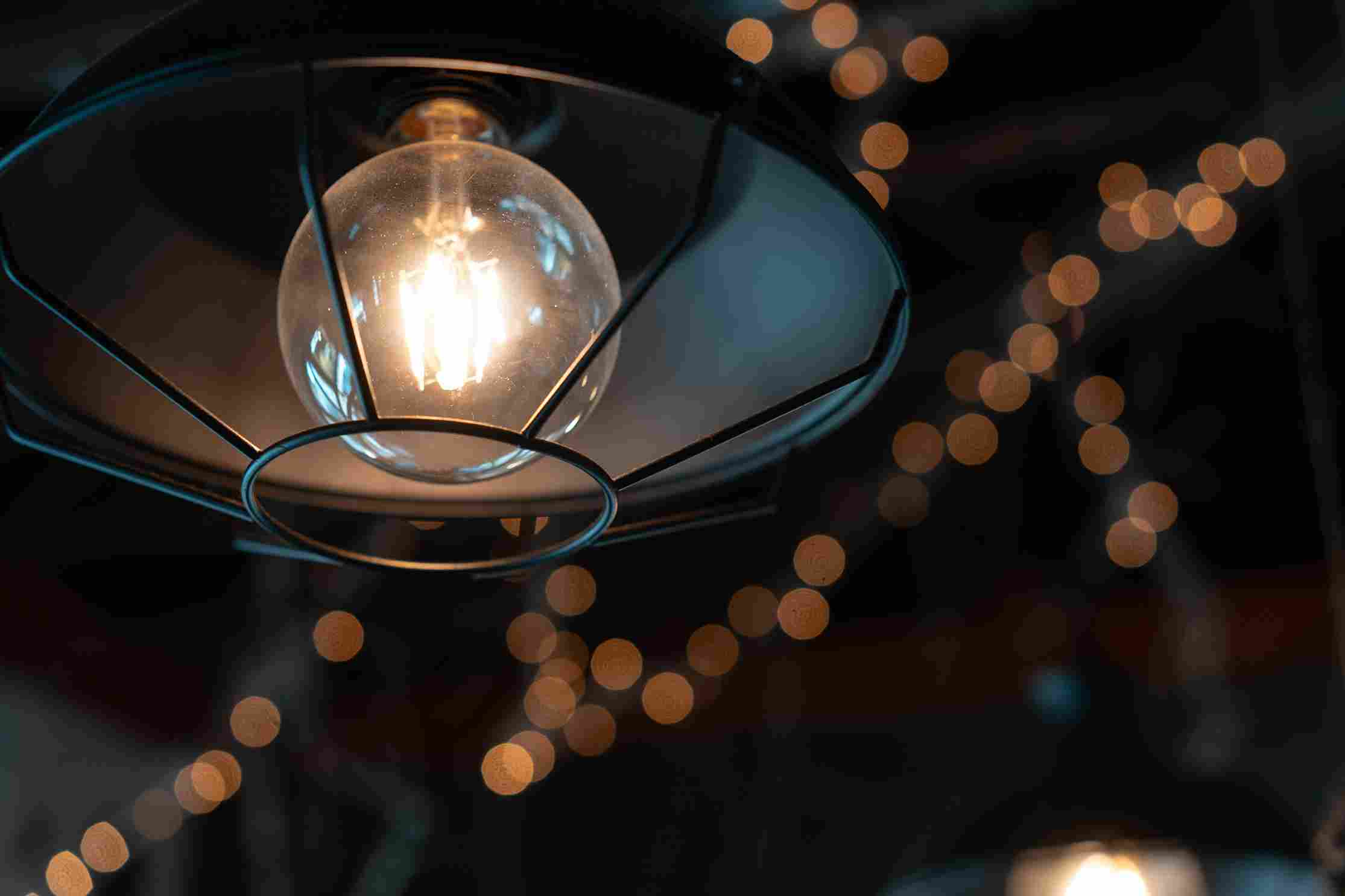 Rekomendasi Merek Lampu Hias: Qhome Lighting, IL Lighting Hias, Meval Hias, Philips Conslum, dan VSL